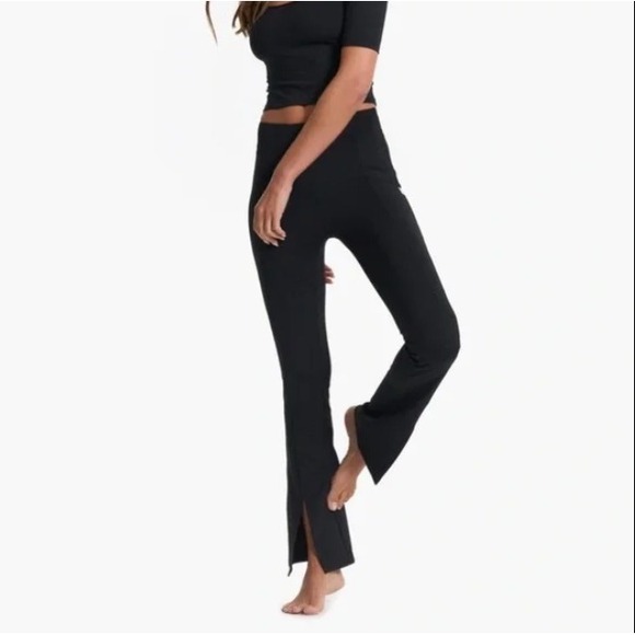 Vuori Black Split Leg Flared Leggings High Rise Yoga Pants Seam Detail S - Picture 5 of 10